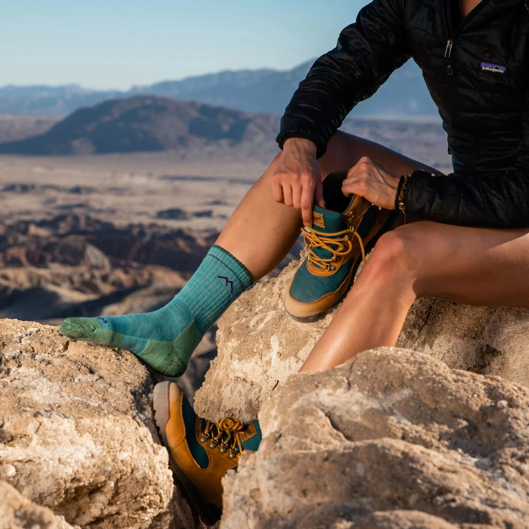 Darn Tough Women's Hiker Micro Crew Midweight Cushion Socks