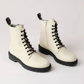 NeroGiardini Cream Leather Laced Ankle Boots