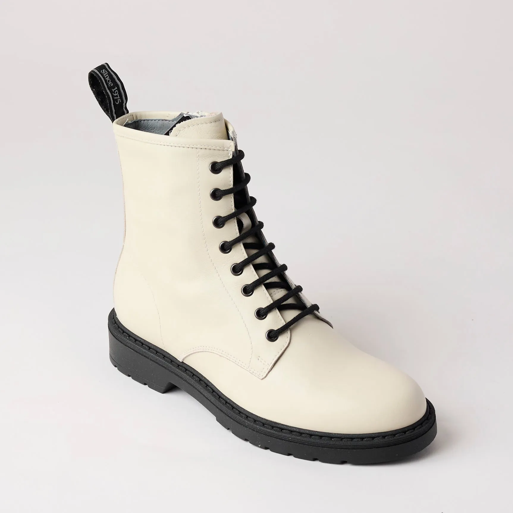 NeroGiardini Cream Leather Laced Ankle Boots