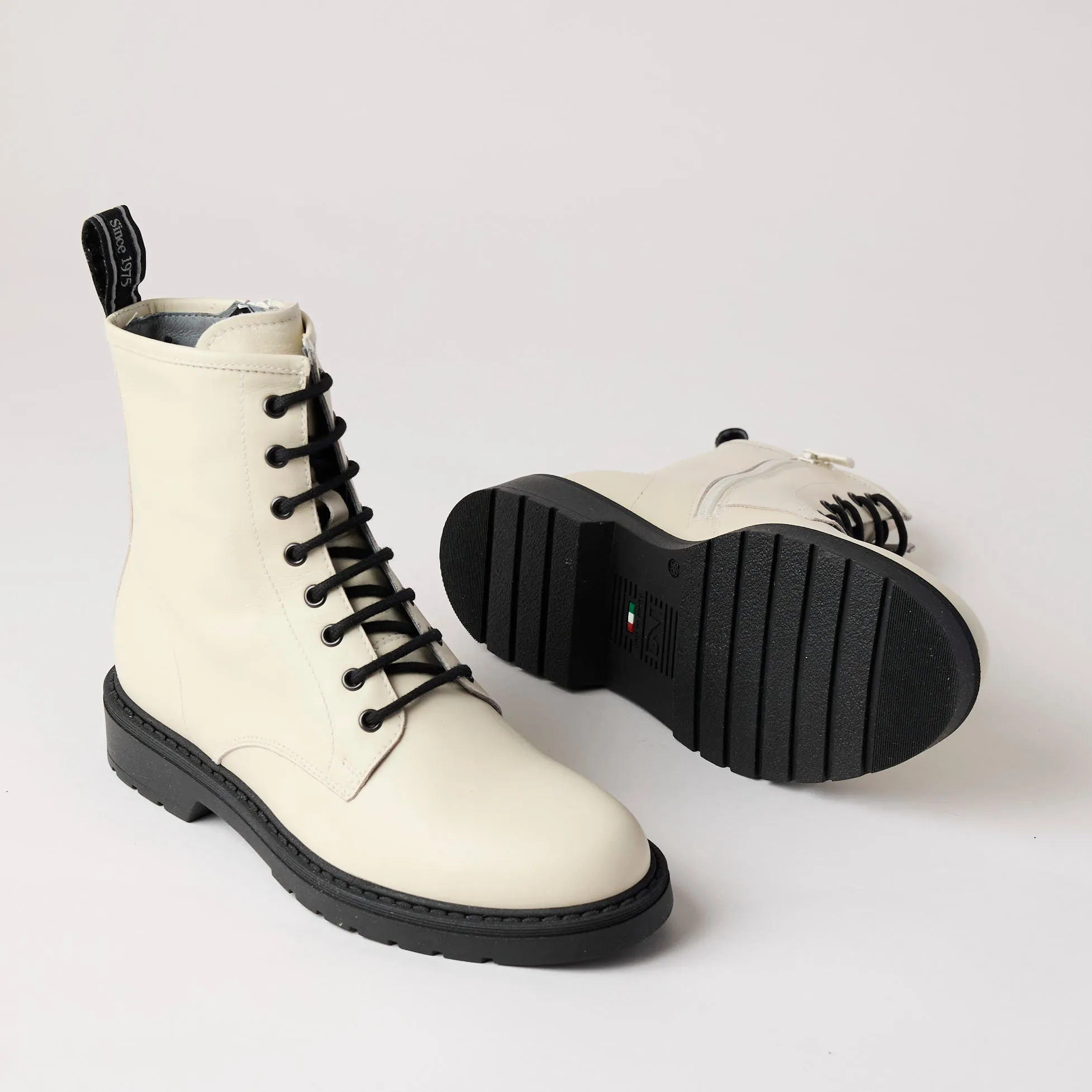 NeroGiardini Cream Leather Laced Ankle Boots
