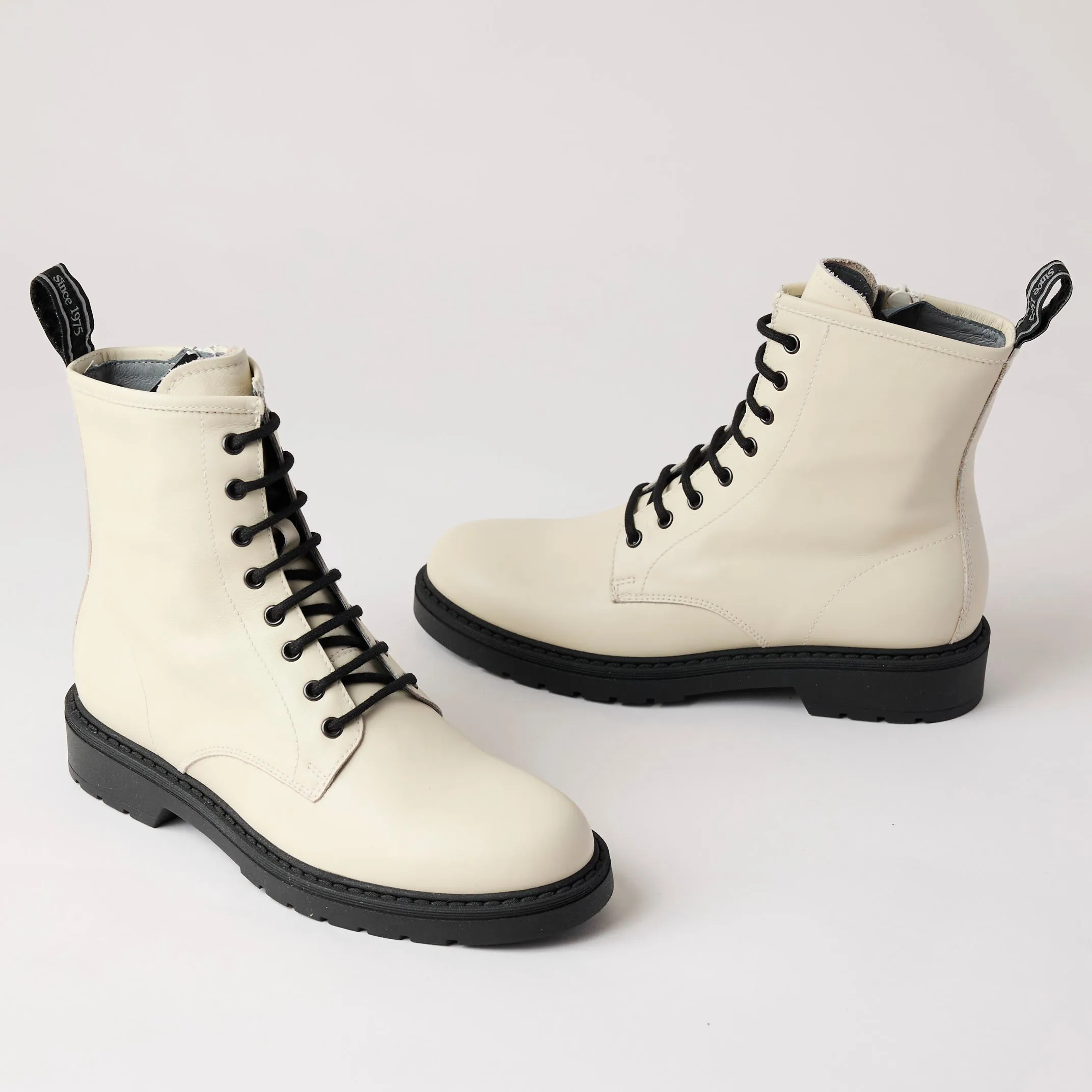 NeroGiardini Cream Leather Laced Ankle Boots